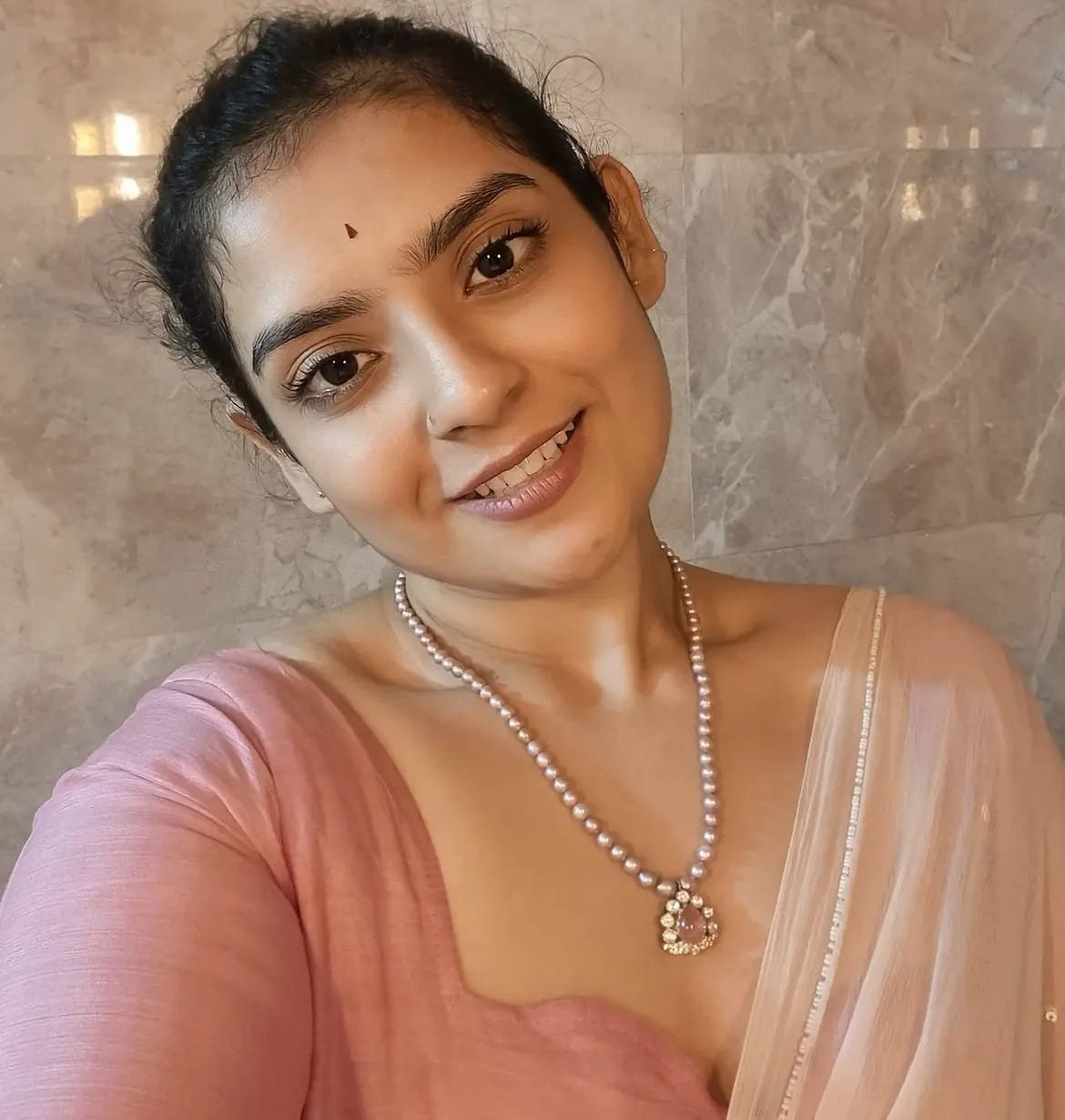 বৃষ্টির রাতে কাকিমার সাথে